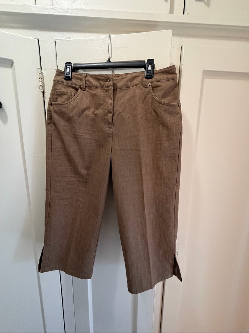 Christopher & Banks Brown Knee-Length Stretch Capri Pants